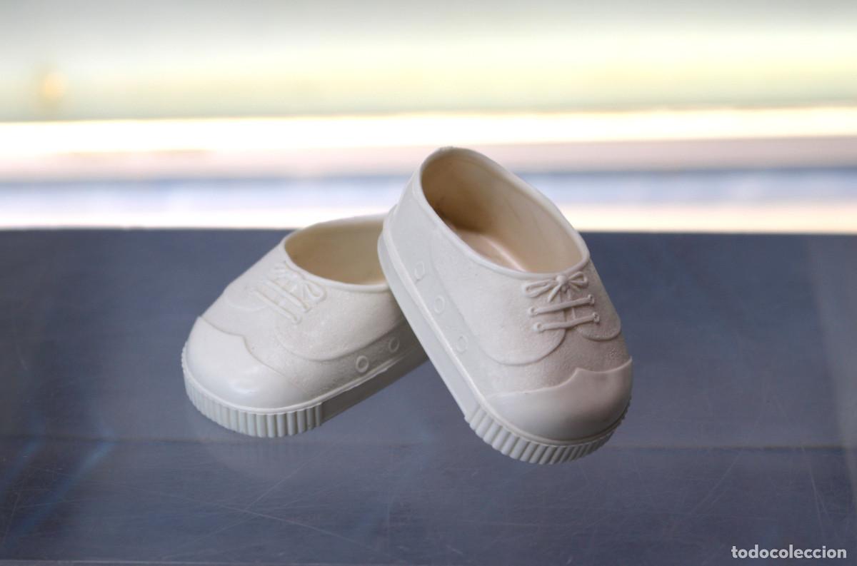 Mu&ntilde;ecas Nancy y Lucas: 04. Zapatos, zapatillas conjunto Tenis de Nancy de Famosa. Originales, a&ntilde;os 70.