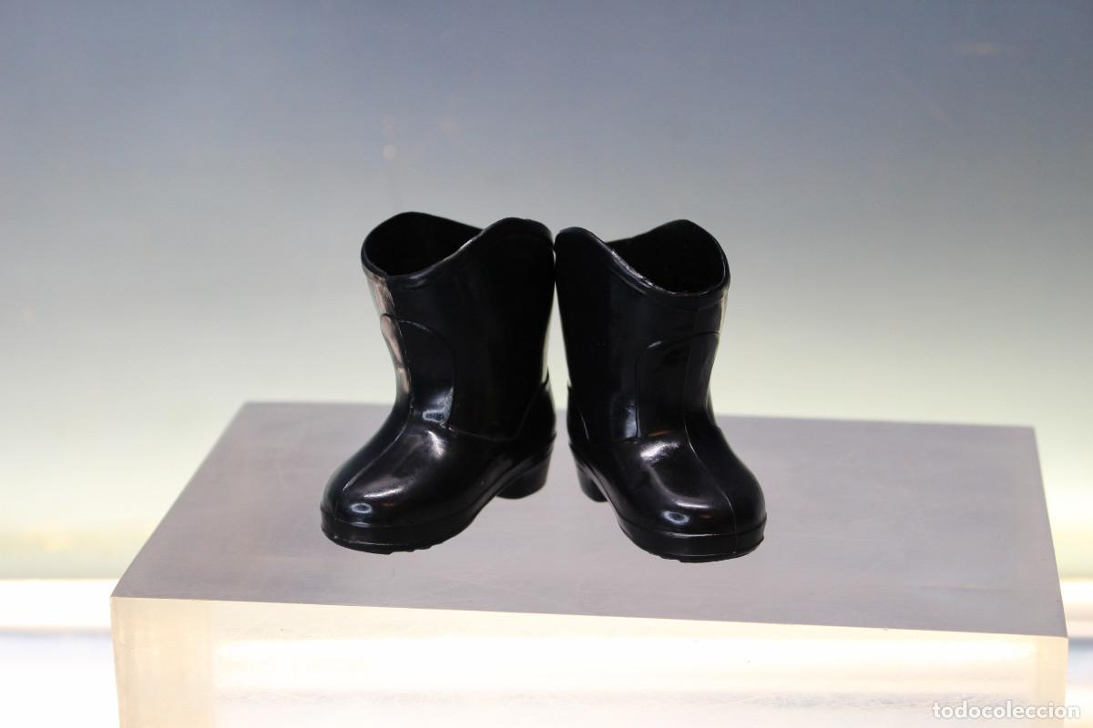 Mu&ntilde;ecas Nancy y Lucas: 10. Botas negras conjunto Bermeo de Nancy de Famosa. Originales, a&ntilde;os 70.