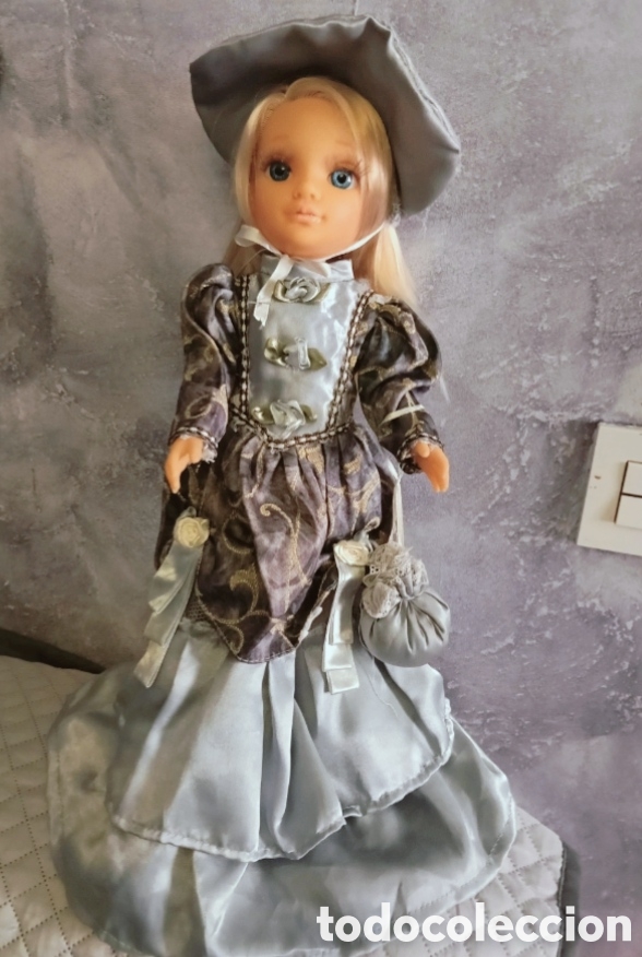 Mu&ntilde;ecas Nancy y Lucas: Mu&ntilde;eca Nancy Colecci&oacute;n con Vestido de &Eacute;poca Artesanal