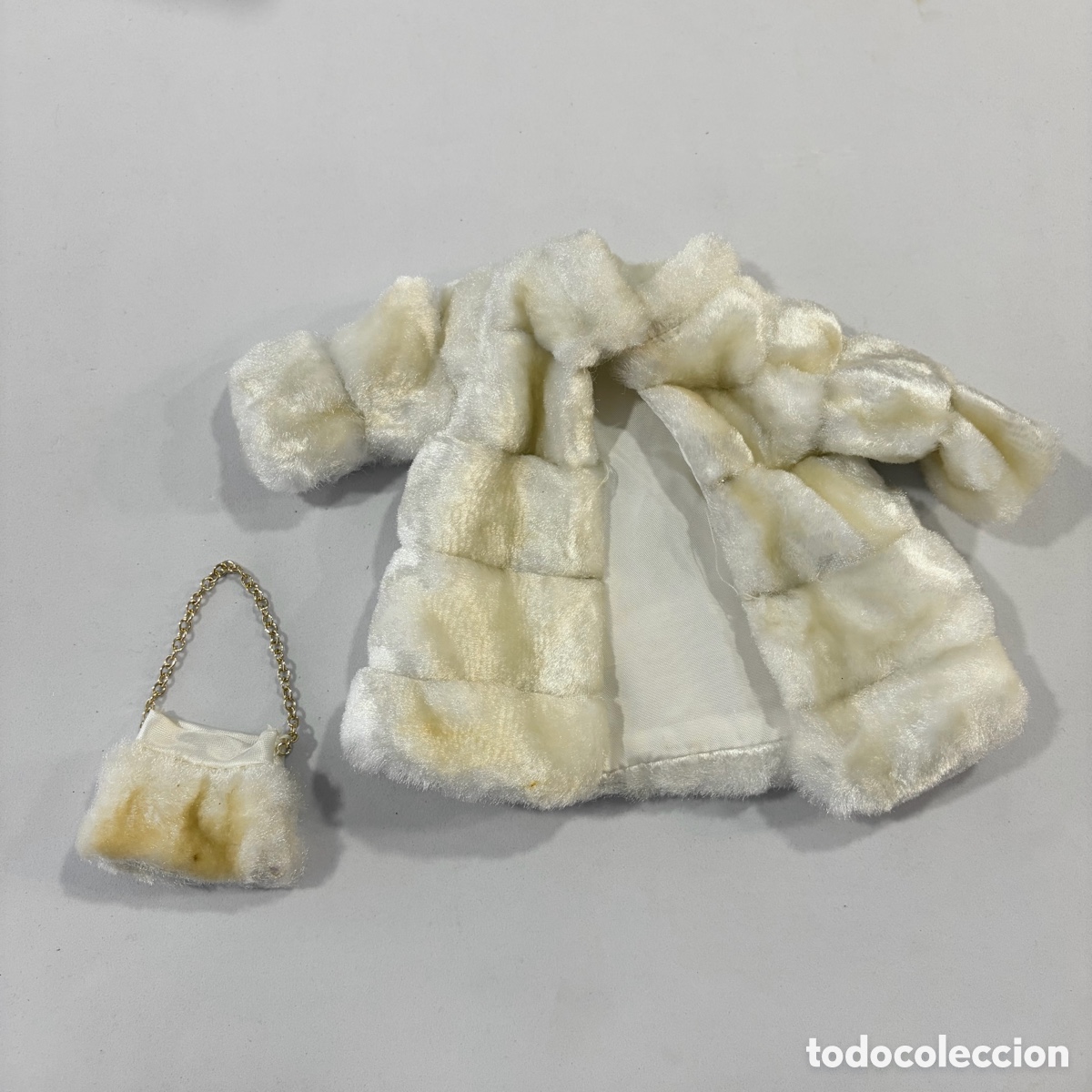 Mu&ntilde;ecas Nancy y Lucas: Abrigo de vison y bolso del conjunto Noche de estreno de Nancy original a&ntilde;os 70