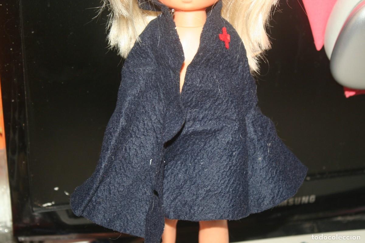 Mu&ntilde;ecas Nancy y Lucas: capa enfermera mu&ntilde;eca lesly