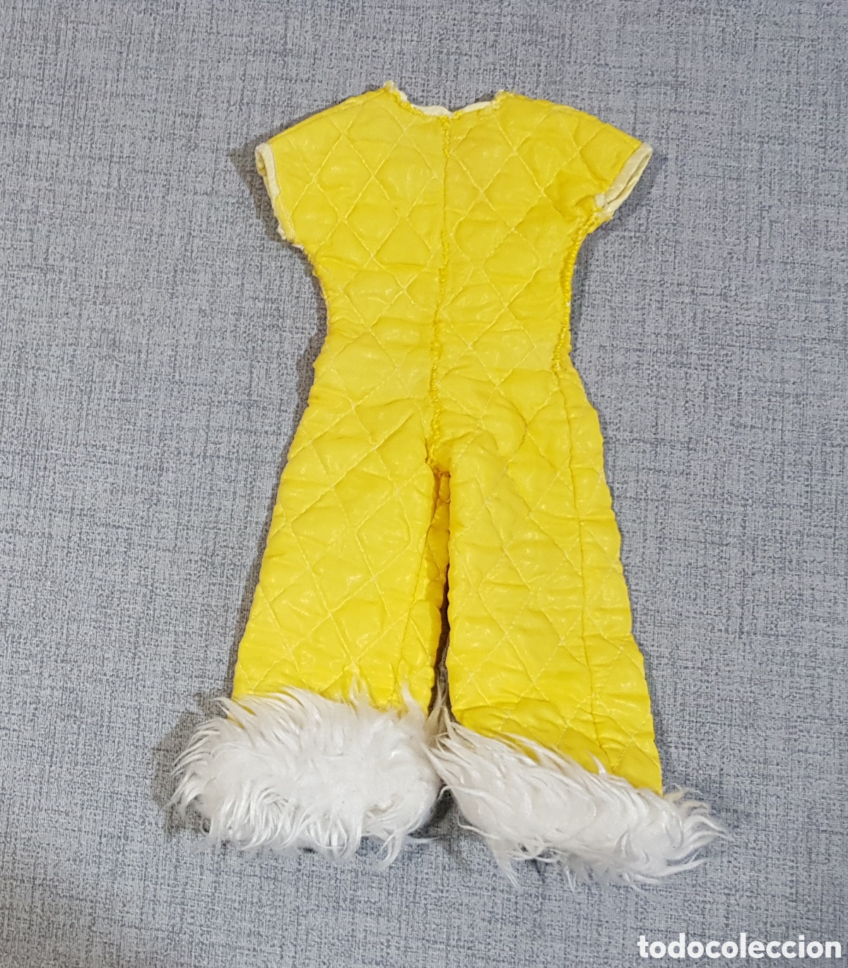 Mu&ntilde;ecas Nancy y Lucas: NANCY, MONO AMARILLO SKI ESQUI DESCANSO. CON ETIQUETA.
