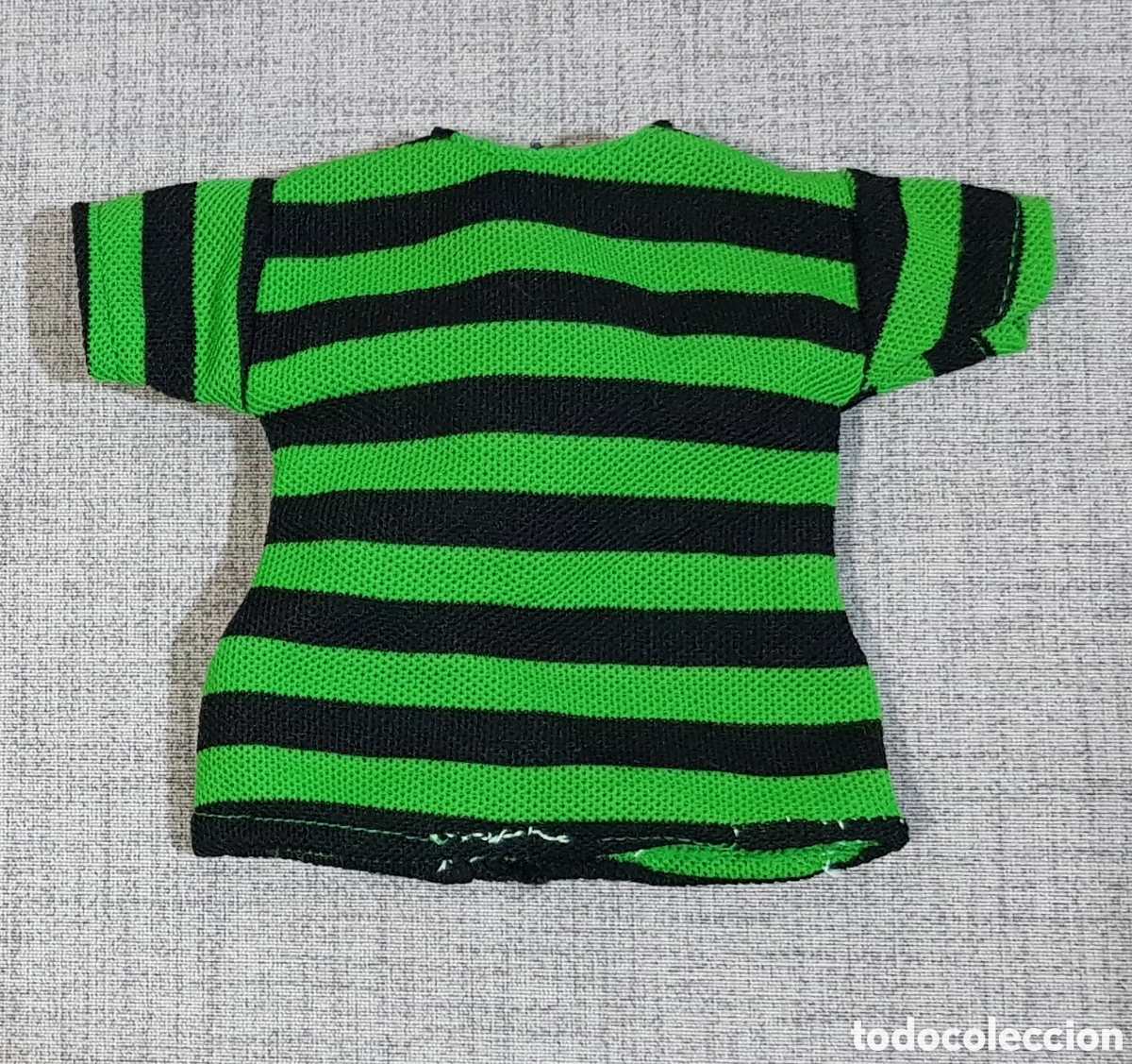 Mu&ntilde;ecas Nancy y Lucas: NANCY, JERSEY A RAYAS VERDE CONJUNTO MENTA CON ETIQUETA.