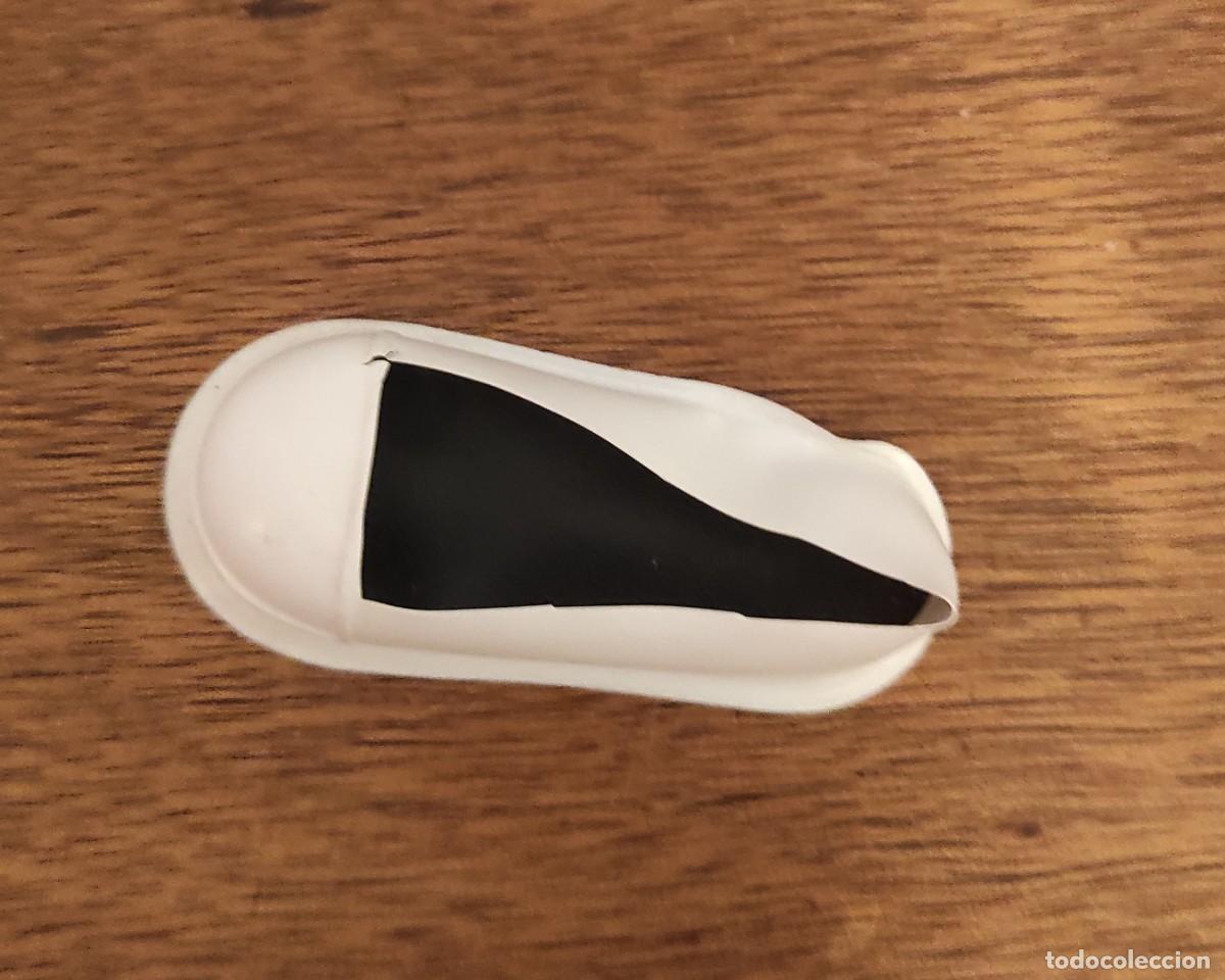 Mu&ntilde;ecas Nancy y Lucas: Zapato blanco de Nancy
