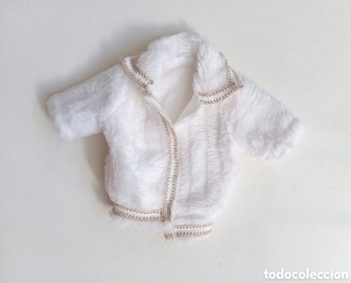 Mu&ntilde;ecas Nancy y Lucas: Nancy Daypa Boutique fashion abrigo, chaqueta de pelo dorado y blanco a&ntilde;os 80 Ninua Creaciones Marco