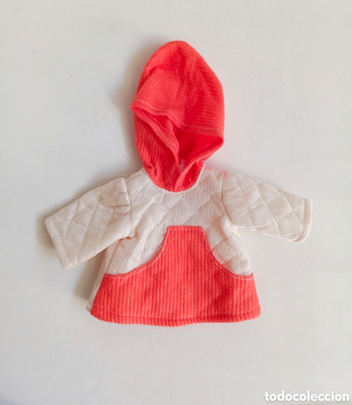 Mu&ntilde;ecas Nancy y Lucas: Nancy jersey, sudadera naranja y beige a&ntilde;os 80 Daypa Ninua Creaciones Marco