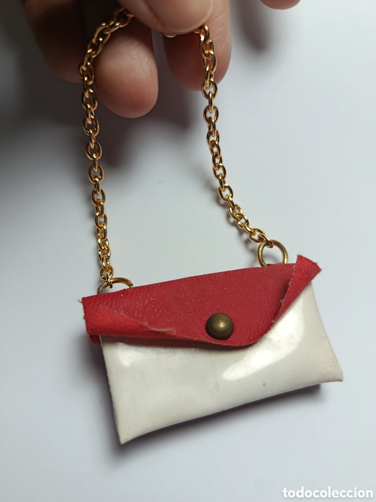 Mu&ntilde;ecas Nancy y Lucas: Bolso Nancy rojo y blanco, cadena dorada. - Foto 1