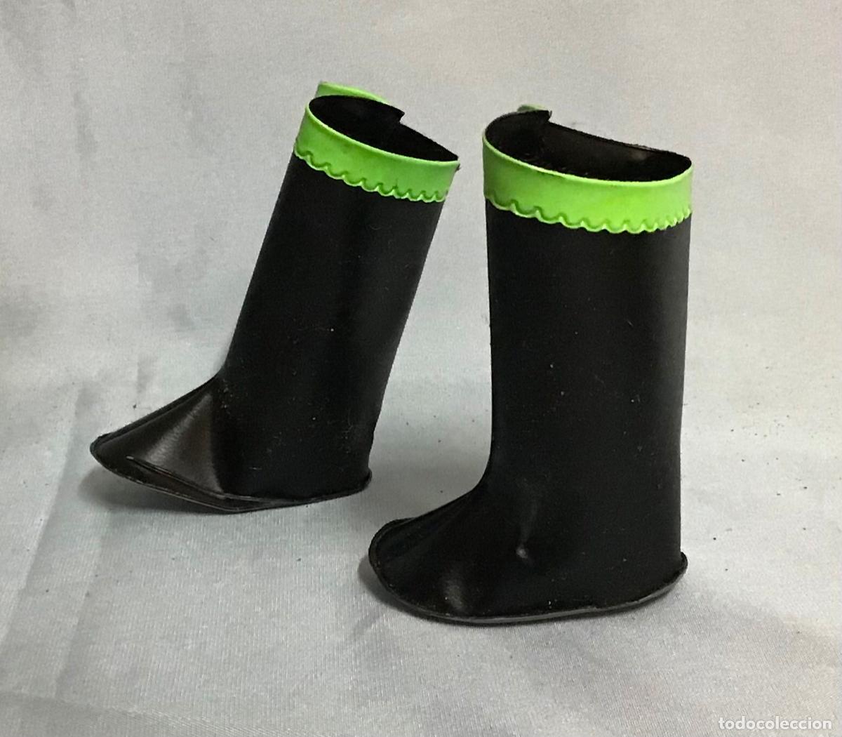 Mu&ntilde;ecas Nancy y Lucas: NANCY, BOTAS DEL CONJUNTO CHABUSQUERO A&Ntilde;OS 60/70
