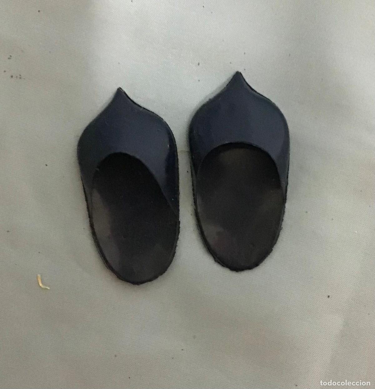Mu&ntilde;ecas Nancy y Lucas: NANCY, ZAPATILLAS-BABUCHAS A&Ntilde;OS 60/70