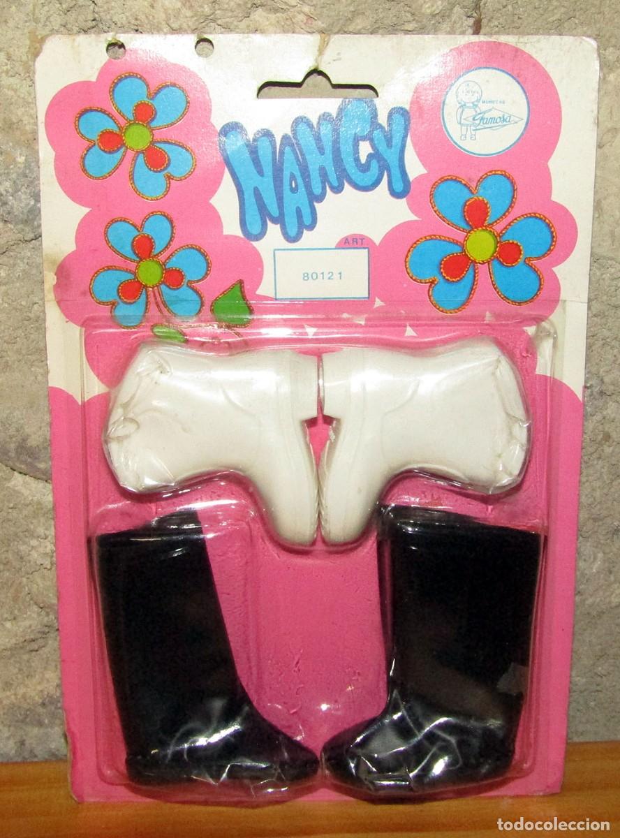 Mu&ntilde;ecas Nancy y Lucas: ANTIGUO BLISTER CON 2 PARES DE BOTAS DE NANCY, DE FAMOSA - A&Ntilde;OS 70 - COMPLETO