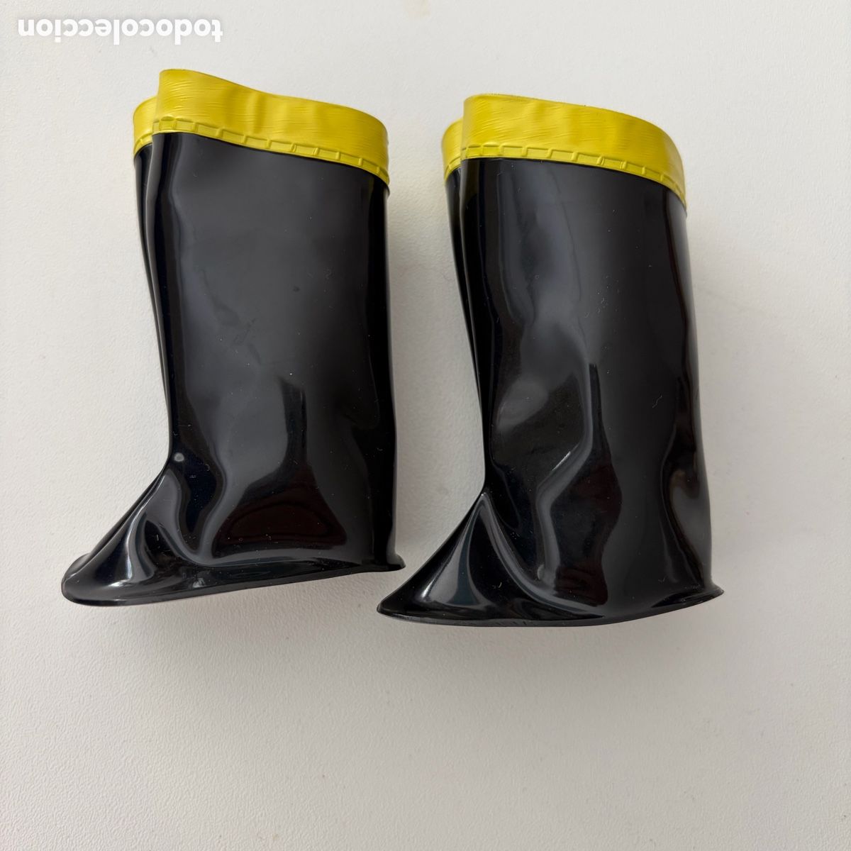 Mu&ntilde;ecas Nancy y Lucas: Botas negras de charol con ribete amarillo Nancy original a&ntilde;os 70 Famosa