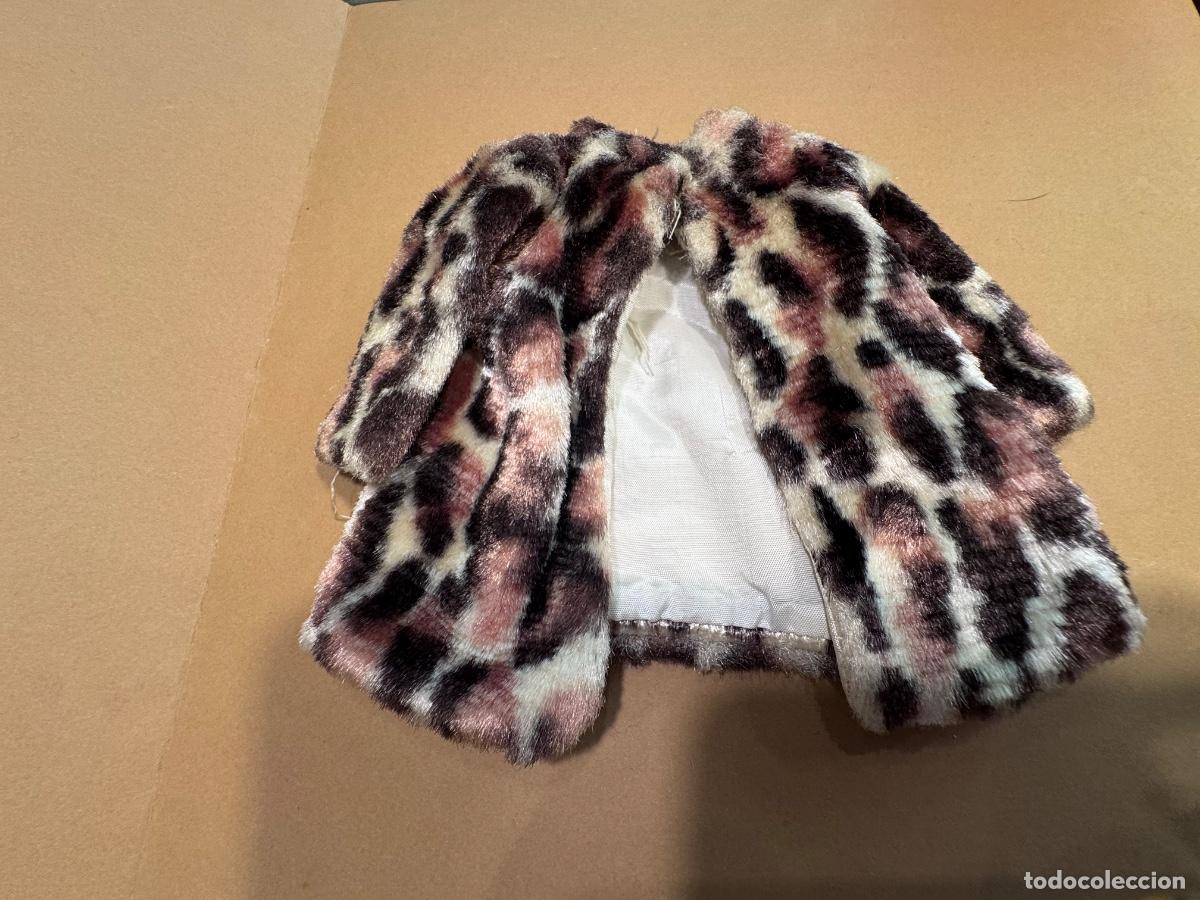 Mu&ntilde;ecas Nancy y Lucas: NANCY ABRIGO LEOPARDO CONJUNTO EN LAS CARRERAS -CONSERVA LA ETIQUETA ORIGINAL DE FAMOSA (G)