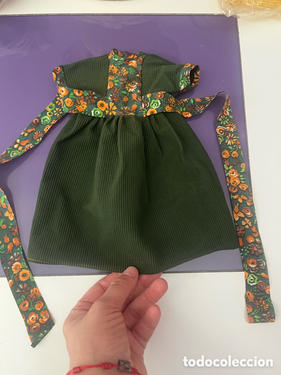 Mu&ntilde;ecas Nancy y Lucas: Nancy vestido pana con etiqueta muy nuevo
