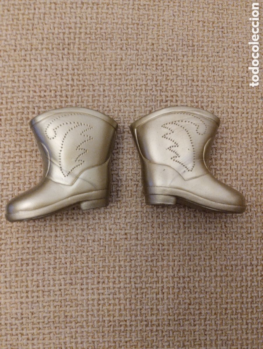 Mu&ntilde;ecas Nancy y Lucas: Botas doradas antiguas Nancy