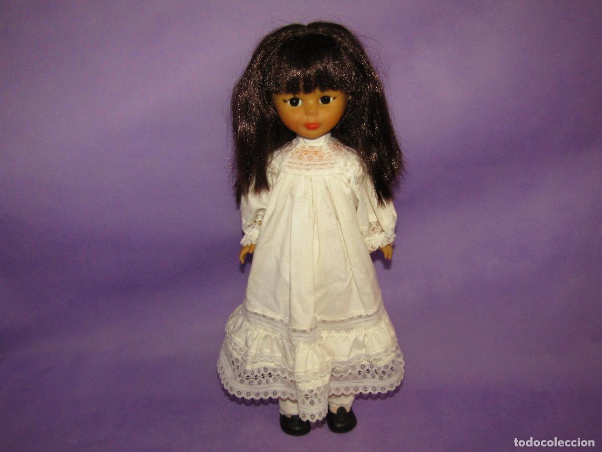 Mu&ntilde;ecas Nancy y Lucas: Antigua Mu&ntilde;eca NANCY ORIENTAL MUSICAL de FAMOSA A&ntilde;os 1980s.