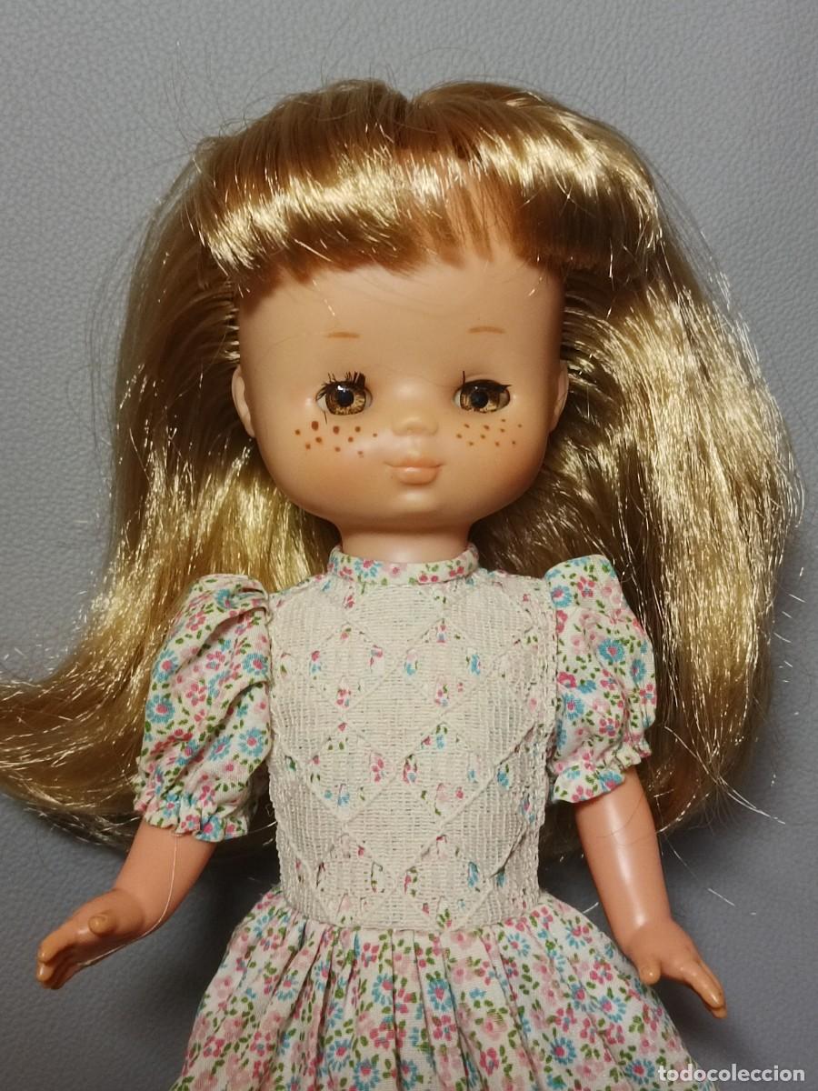 Mu&ntilde;ecas Nancy y Lucas: Mu&ntilde;eca Lesly con conjunto Liberty N&ordm;5