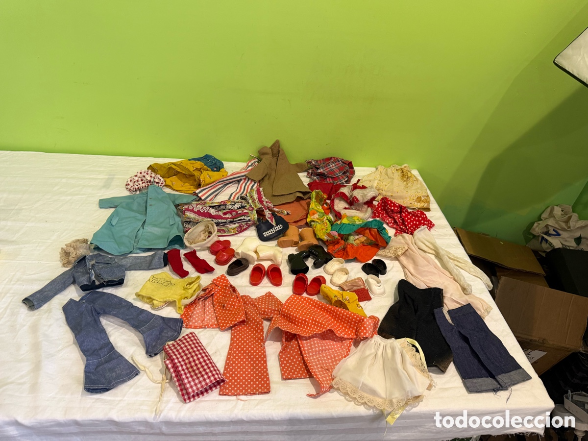 Mu&ntilde;ecas Nancy y Lucas: Gran lote ropa y accesorios mu&ntilde;ecas Nancy Famosa y Vicma &ndash; Vestidos, zapatos, botas &ndash; A&ntilde;os 70-80