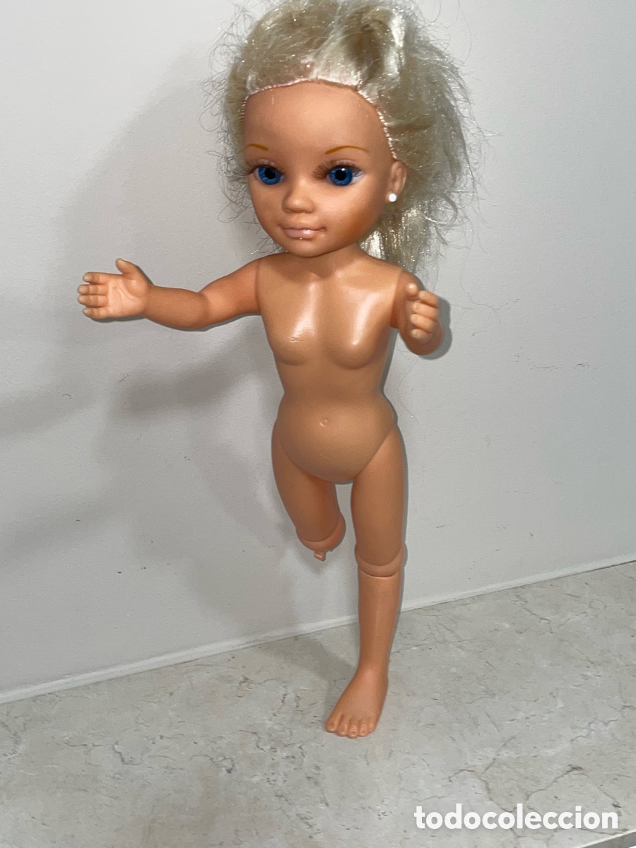 Mu&ntilde;ecas Nancy y Lucas: Mu&ntilde;eca Nancy Famosa T-2939-10 le falta parte inferior pierna derecha, sin ropa