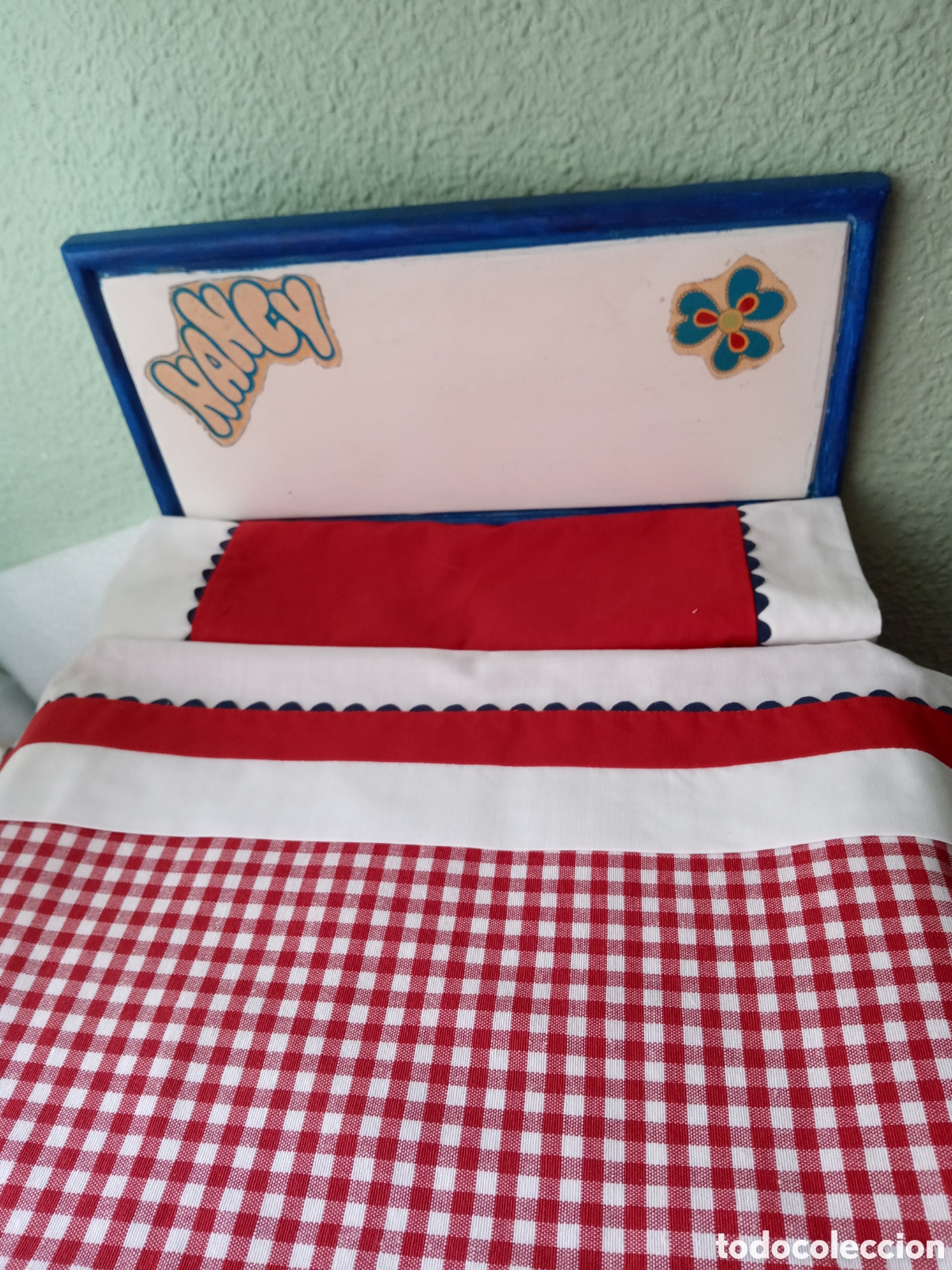 Bonecas Nancy e Lucas: Cama original del dormitorio de Nancy a&ntilde;os 70