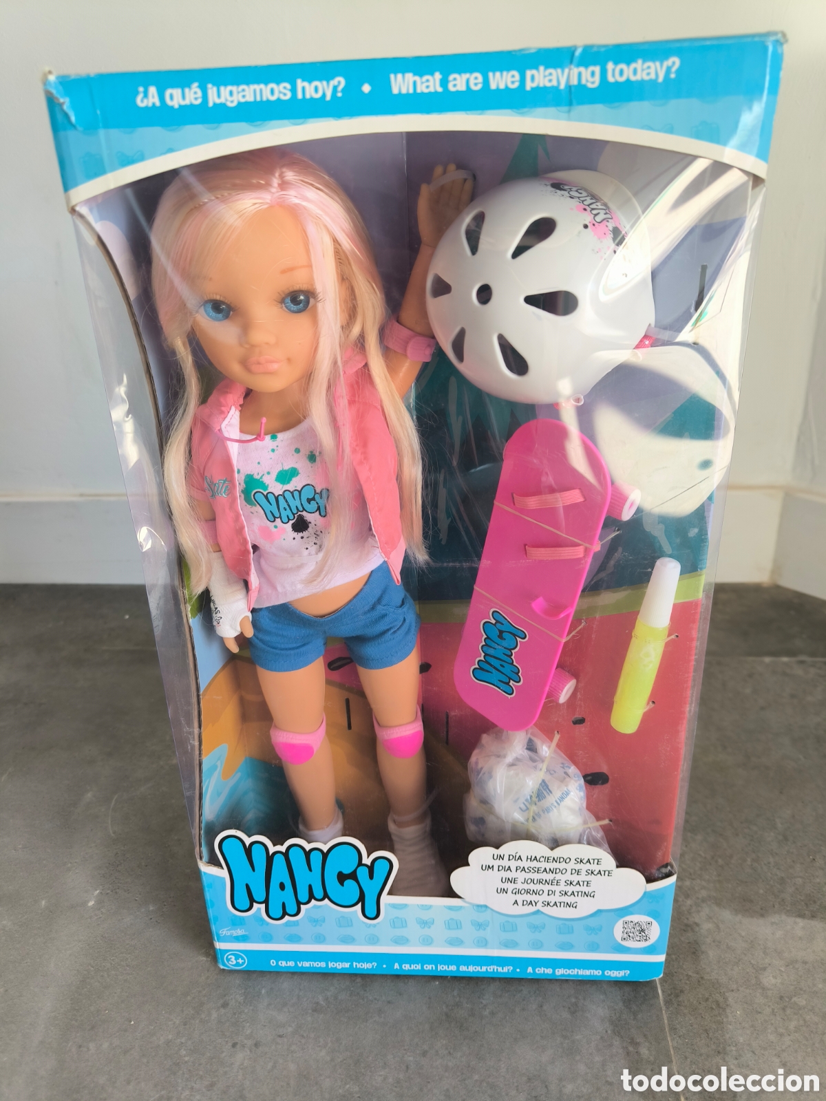 Poup&eacute;es Nancy et Lucas: Nancy un d&iacute;a haciendo skate. Nueva