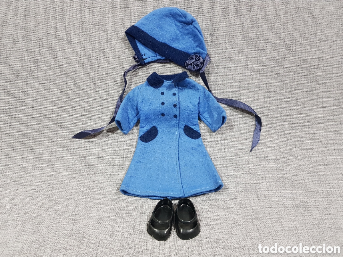 Mu&ntilde;ecas Nancy y Lucas: LESLY, LA HERMANITA DE NANCY. CONJUNTO ABRIGO AZUL DE PASEO. FAMOSA