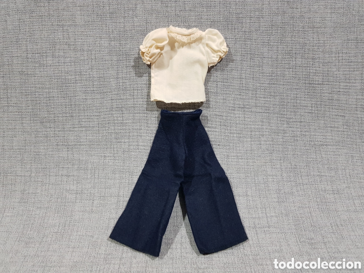 Nancy and Lucas Dolls: LESLY, LA HERMANITA DE NANCY. CONJUNTO PANTAL&Oacute;N AZUL Y BLUSA BLANCA. FAMOSA