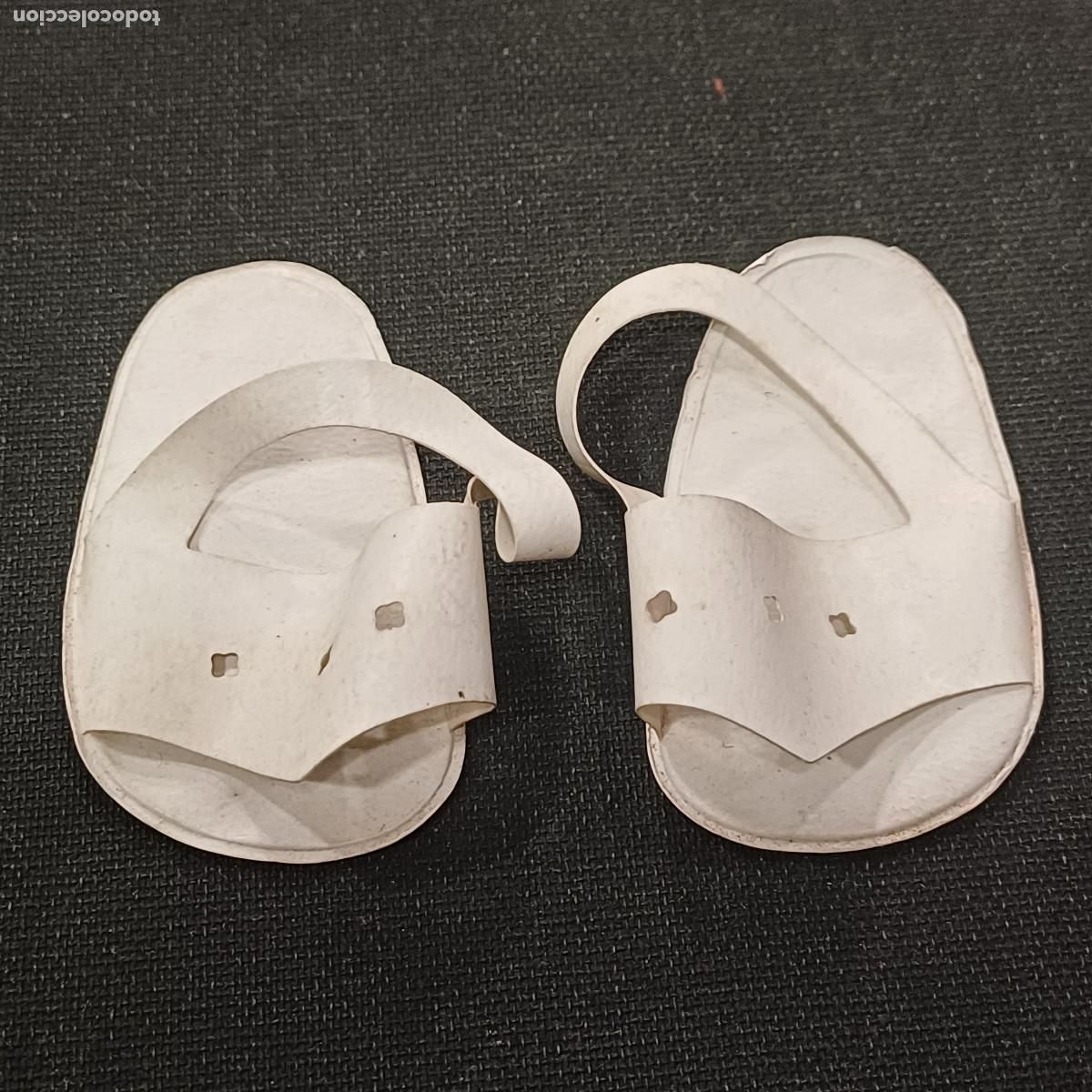 Mu&ntilde;ecas Nancy y Lucas: SANDALIAS BLANCAS PARA NANCY DE FAMOSA.