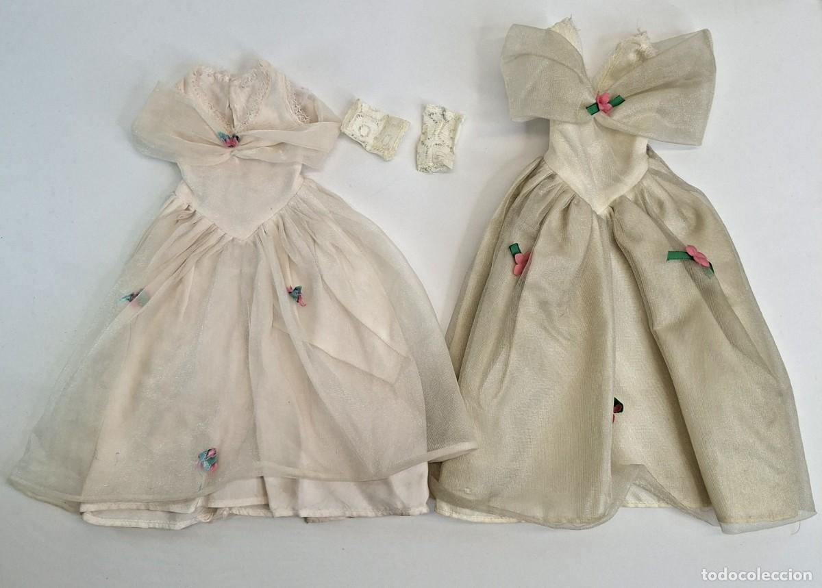 Mu&ntilde;ecas Nancy y Lucas: 2 VESTIDOS ESPERANDO AL PRINCIPE DE MU&Ntilde;ECA NANCY DE FAMOSA. LES FALTA LAVADO.