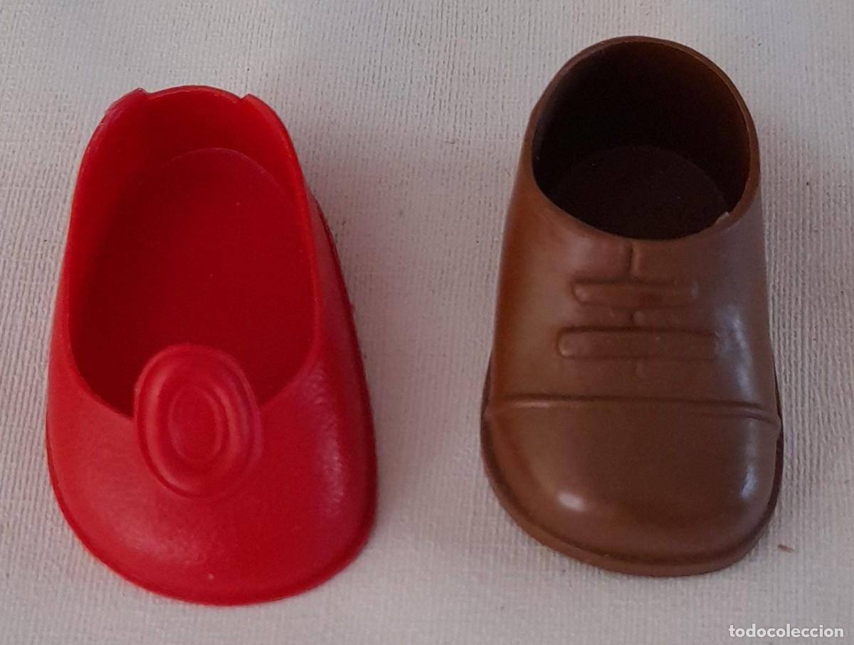 Mu&ntilde;ecas Nancy y Lucas: LOTE DE 2 ZAPATOS DESPAREJADOS DE NANCY DEL PIE DERECHO