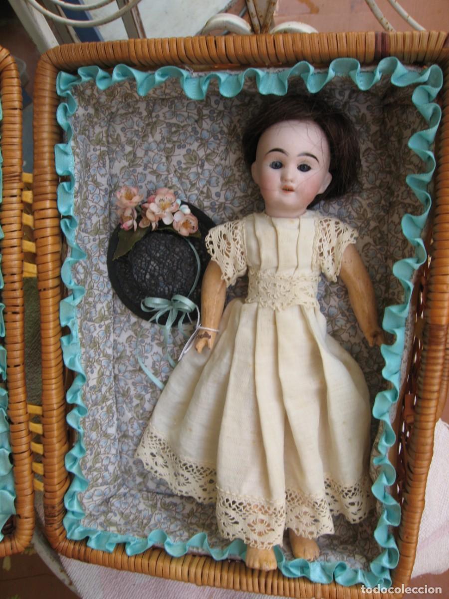 Mu&ntilde;ecas Porcelana: Antigua Mu&ntilde;eca porcelana Leconte Ancla. Escucho ofertas.