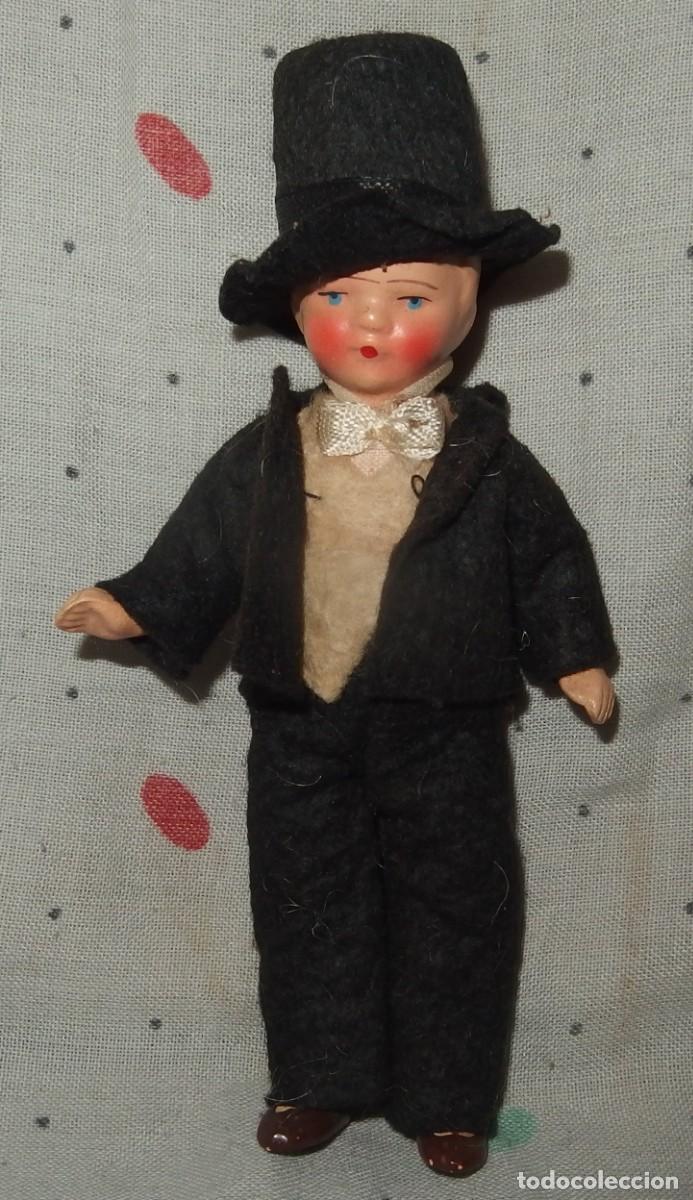 Mu&ntilde;ecas Porcelana: MU&Ntilde;ECO NOVIO,VESTIDO CON FRACK,DE CER&Aacute;MICA O PORCELANA,GERMANY,A&Ntilde;OS 40