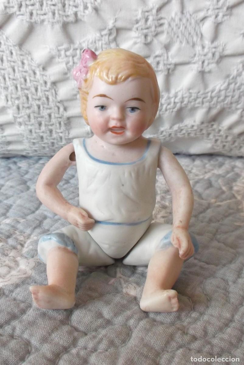 Mu&ntilde;ecas porcelana: Adorable mu&ntilde;equita antigua ni&ntilde;a de porcelana alemana articulada, 10 cm