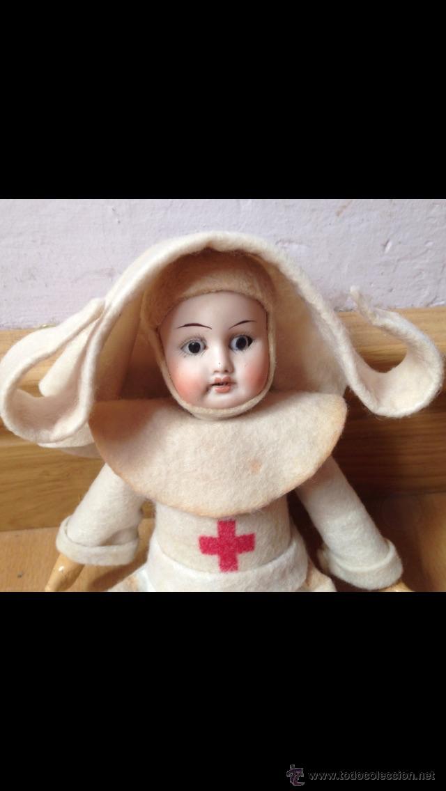 Poupée En Porcelaine – Nonne – Muñeca De Porcelana Monja – Occasion
