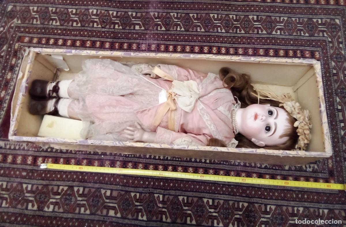 Mu&ntilde;ecas Porcelana: mu&ntilde;eca francesa de boca cerrada con caja