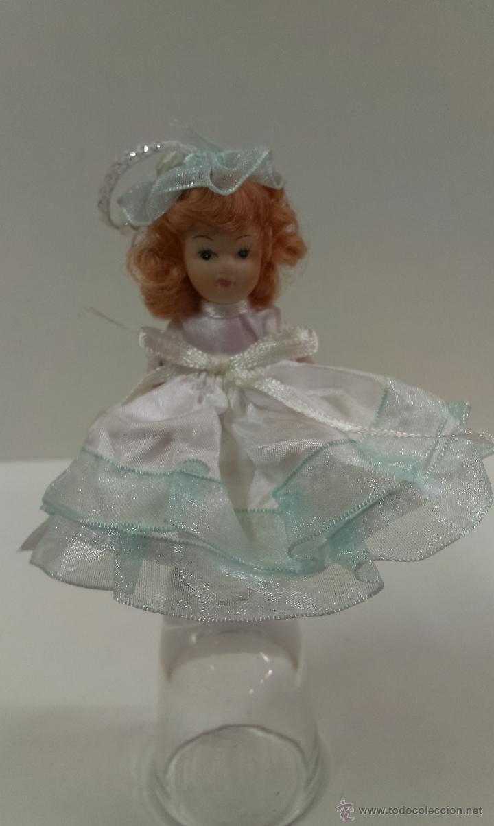 Mu&ntilde;ecas porcelana: PEQUE&Ntilde;A MU&Ntilde;ECA ARTICULADA - Foto 1
