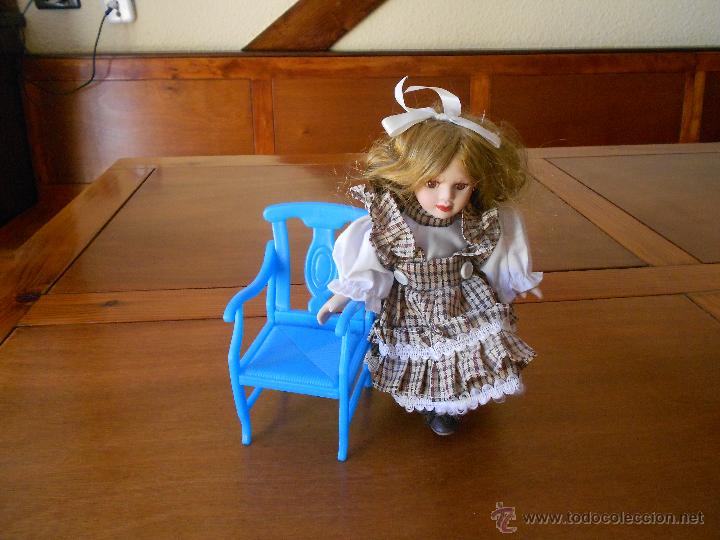 Muñeca De Porcelana Bebé En Silla Alta | Envío gratis
