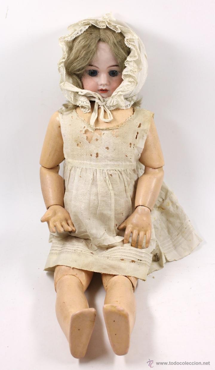 Muñecas Porcelana: MUÑECA CON CABEZA DE PORCELANA, EN BUEN ESTADO. MARCA EN LA NUCA. 56CM ALTURA TOTAL