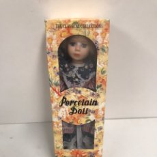 Muñecas Porcelana: MUÑECA PORCELAIN DOLL. Lote 191423168