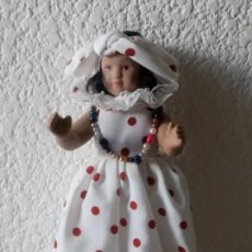 Muñecas Porcelana: MUÑECA DE PORCELANA - COLECCIÓN PAISES DEL MUNDO - 21 CMS ALTURA. Lote 214925000