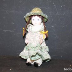 Muñecas Porcelana: BONITA MUÑECA JAPONESA DE PORCELANA. Lote 303592063