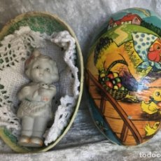 Bambole Porcellana: MUÑECA BISCUIT JAPAN EN HUEVO DE PASCUA ANTIGUO. Lote 312662458