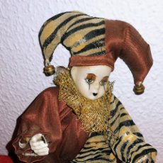 Muñecas Porcelana: ANTIGUO ARLEQUIN. PORCELANA Y TELA. EL ENVIO CERTIFICADO ESTA INCLUIDO.