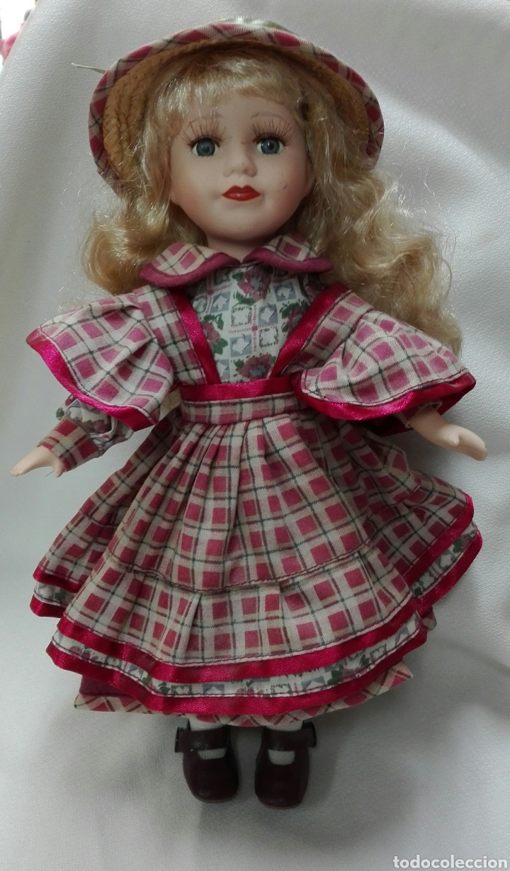 Mu&ntilde;ecas Porcelana: Mu&ntilde;eca de porcelana, cuerpo de ropa