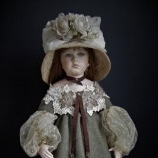 Muñecas Porcelana: MUÑECA DE PORCELANA FRANCESA ”SARAH” DE LA FIRMA MUNDIA