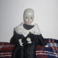 Muñecas Porcelana: ANTIGUO MUÑECO DE PORCELANA PIERROT - 55CM. Lote 327520818