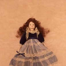 Muñecas Porcelana: MUÑECA DE PORCELANA DE UNOS 40 CM.. Lote 365350956