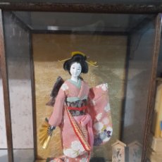 Muñecas Porcelana: JAPONESA ANTIGUA EN VITRINA