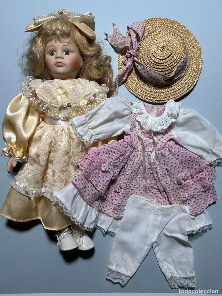 Mu&ntilde;ecas Porcelana: Mu&ntilde;eca de porcelana 42 cm y vestido extra de regalo