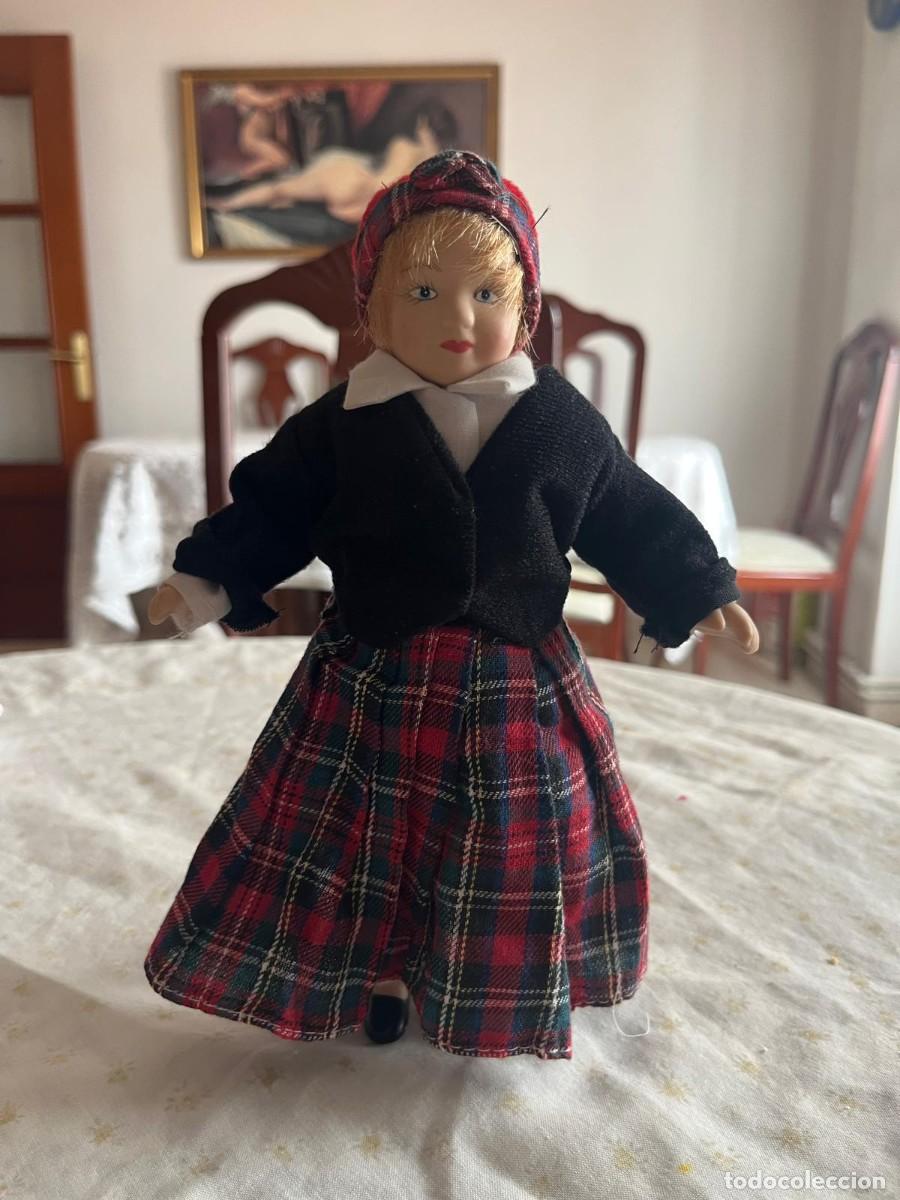 Mu&ntilde;ecas Porcelana: Mu&ntilde;eca antigua de cer&aacute;mica articulada