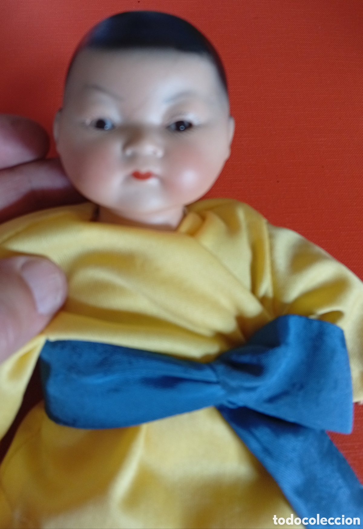 Mu&ntilde;ecas Porcelana: Preciosa peque&ntilde;a mu&ntilde;eca chinito cabeza y manos porcelana numeradacuerpo tela